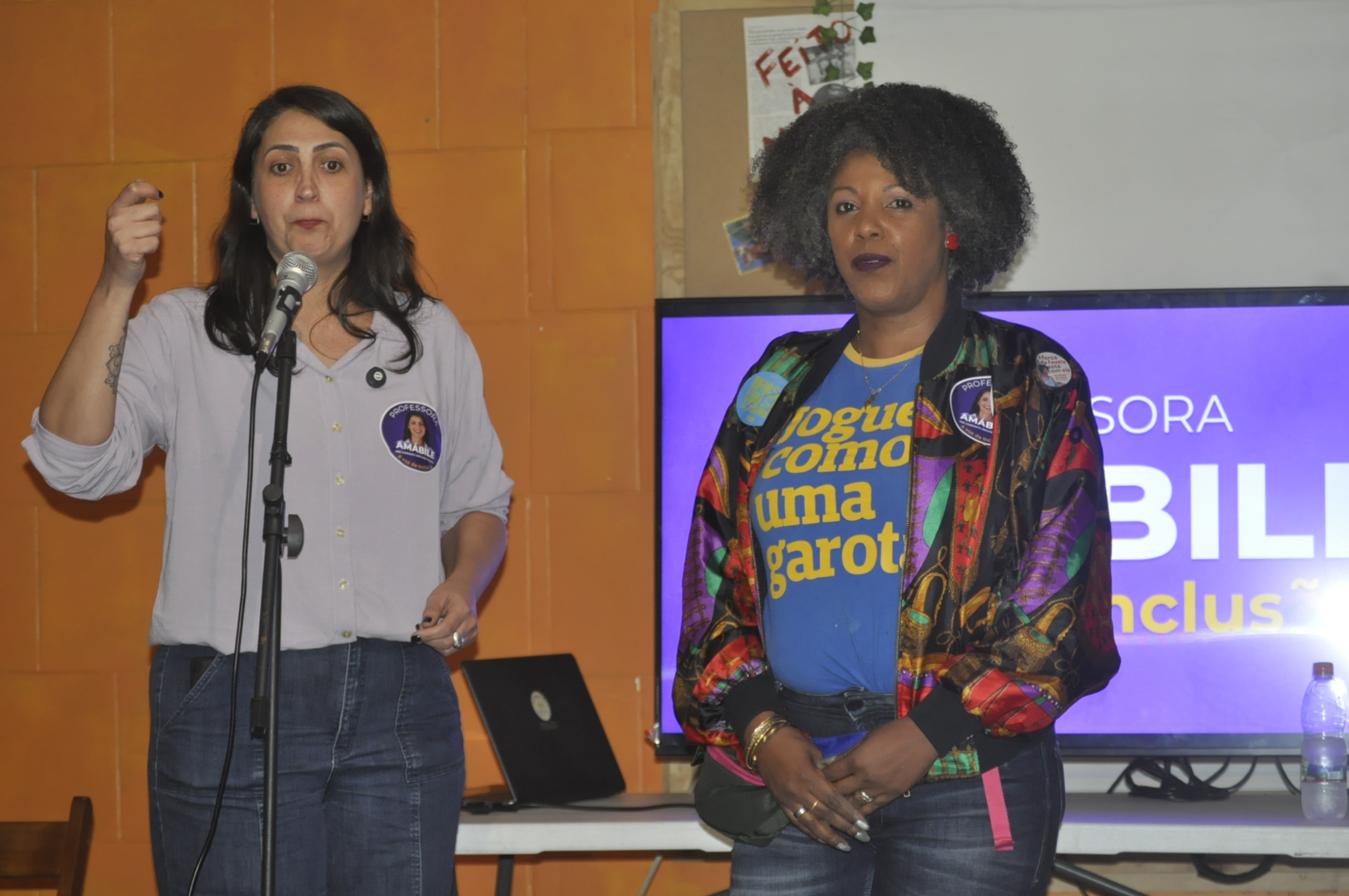 Pré-candidatos e lideranças reunidos no evento
