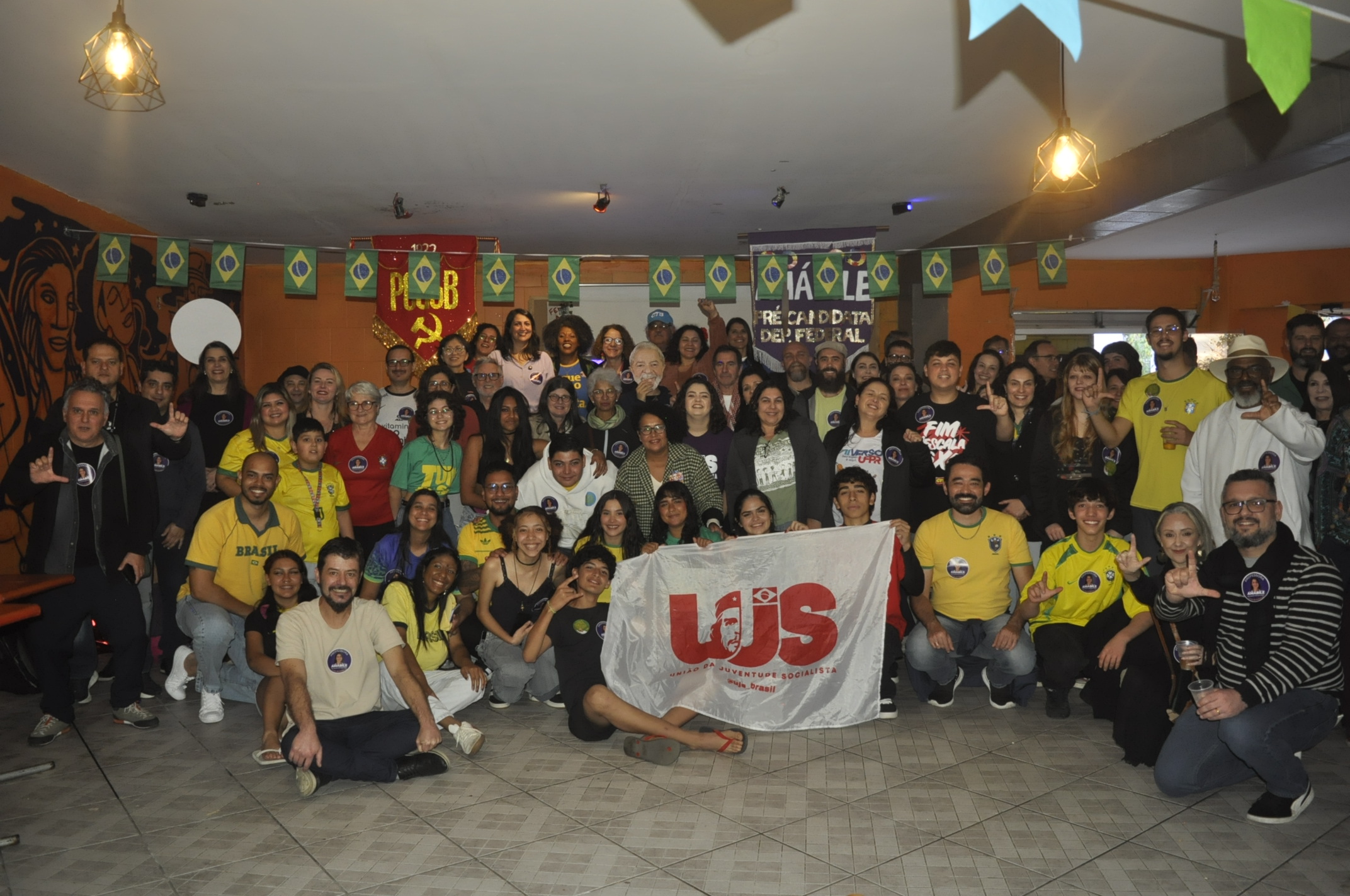 Centenas de pessoas reunidas no lançamento da pré-candidatura